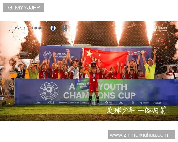 在足球明星的光环下默默奋战的年轻球员成长之路