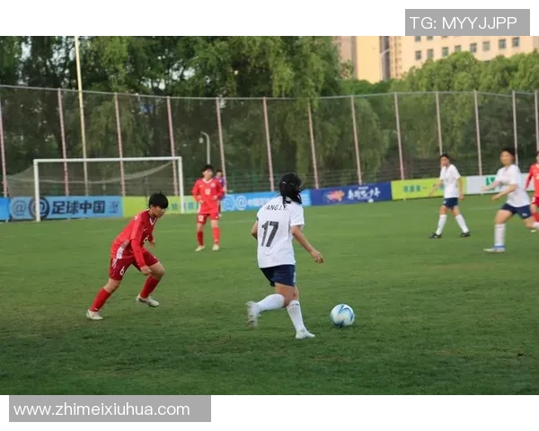 足球明星赴中国品尝美食的精彩瞬间与幕后故事分享